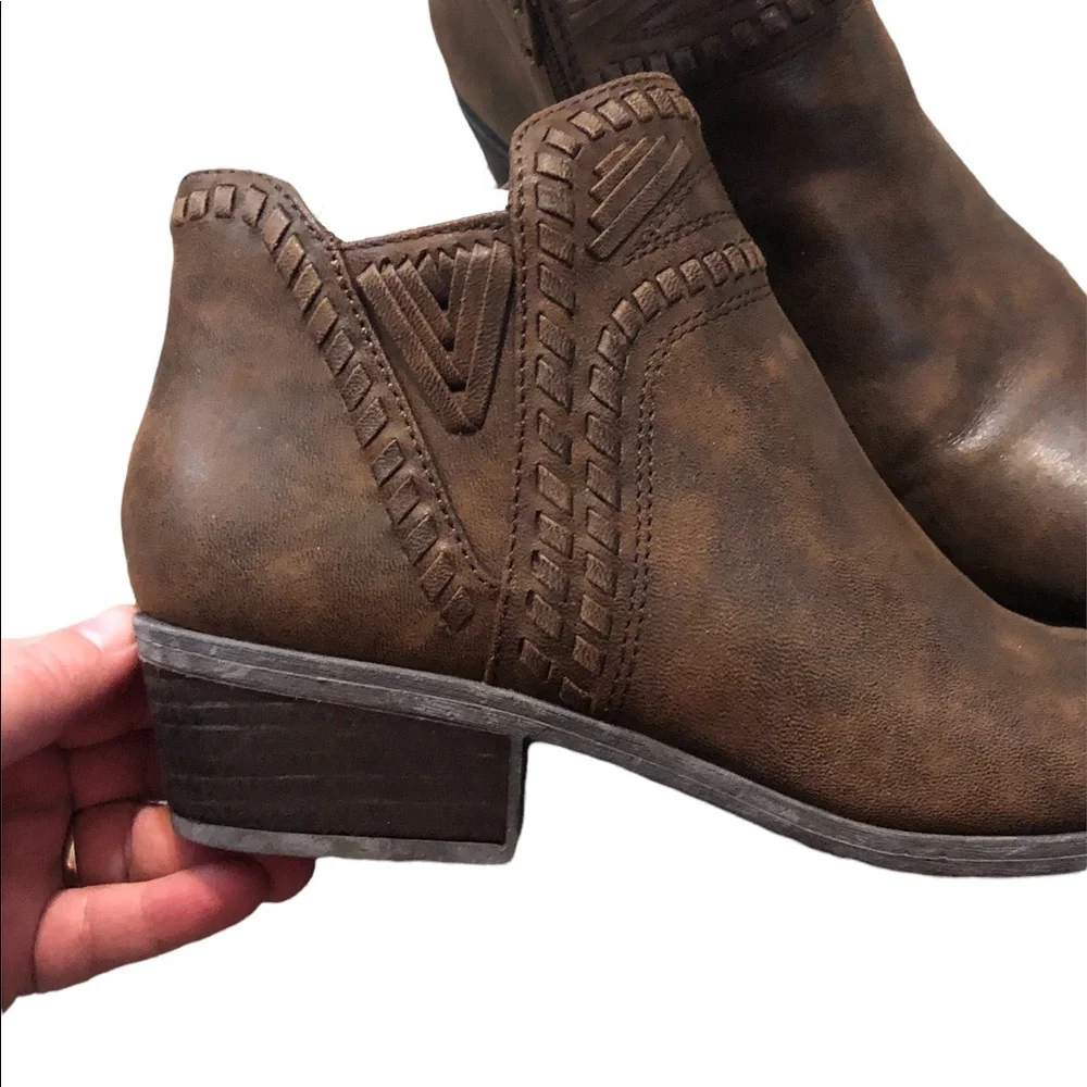 Baretraps Gerty Western Ankle Boots,‎ Size 7.5, EUC